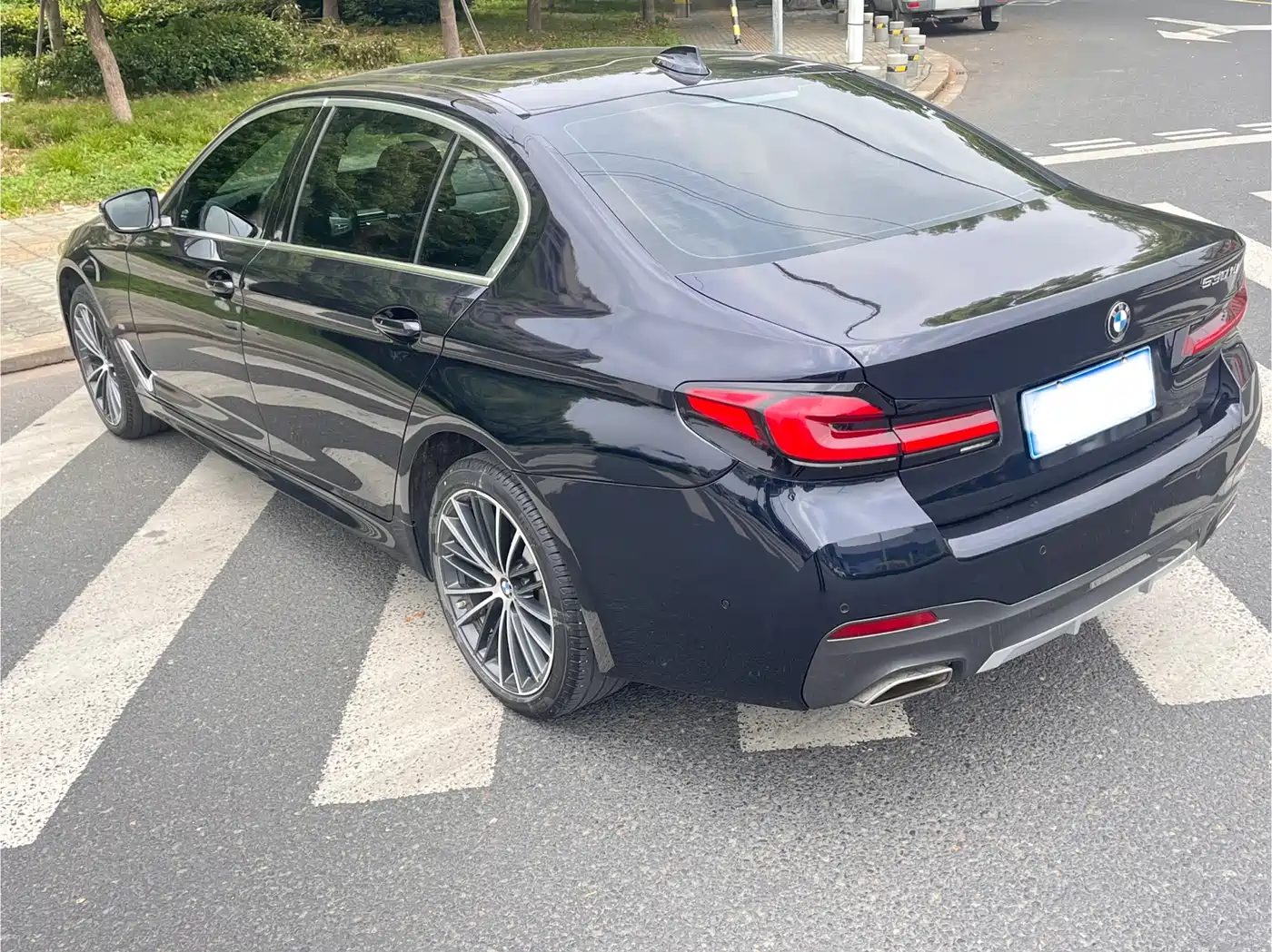 BMW 5 Series 2023 530Li Leading M Sport Package фото 10