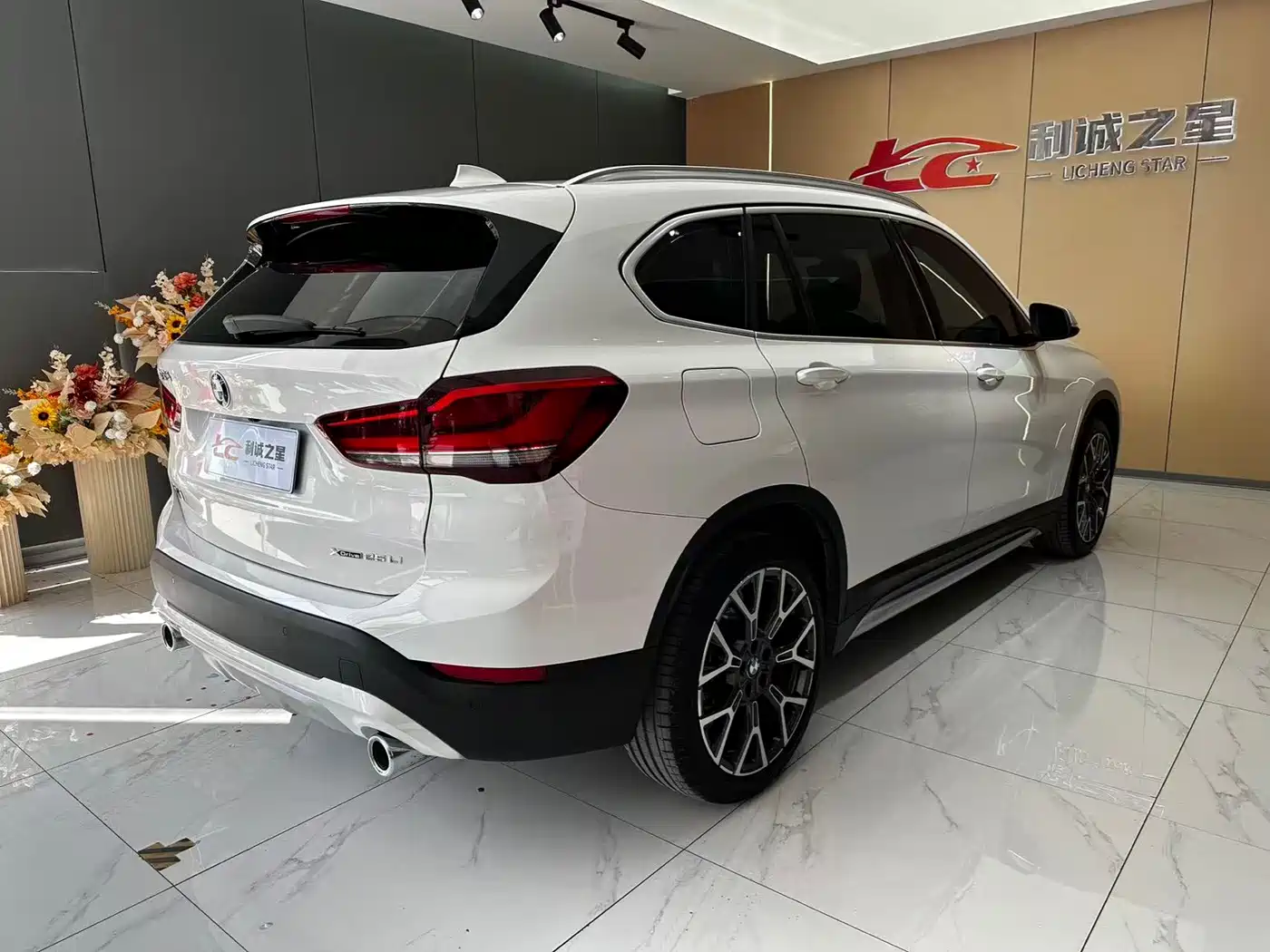 BMW X1 2021 xDrive25Li Exclusive фото 4