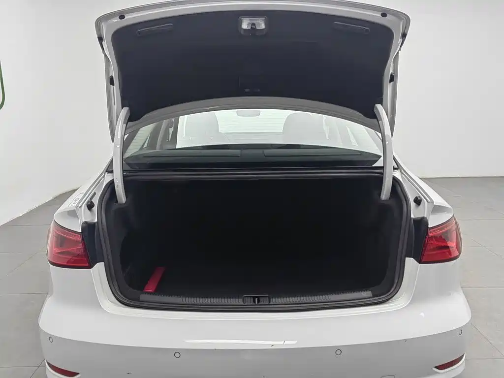 Audi A3 (Import) 2016 2015 Limousine 45 TFSI S line Luxury