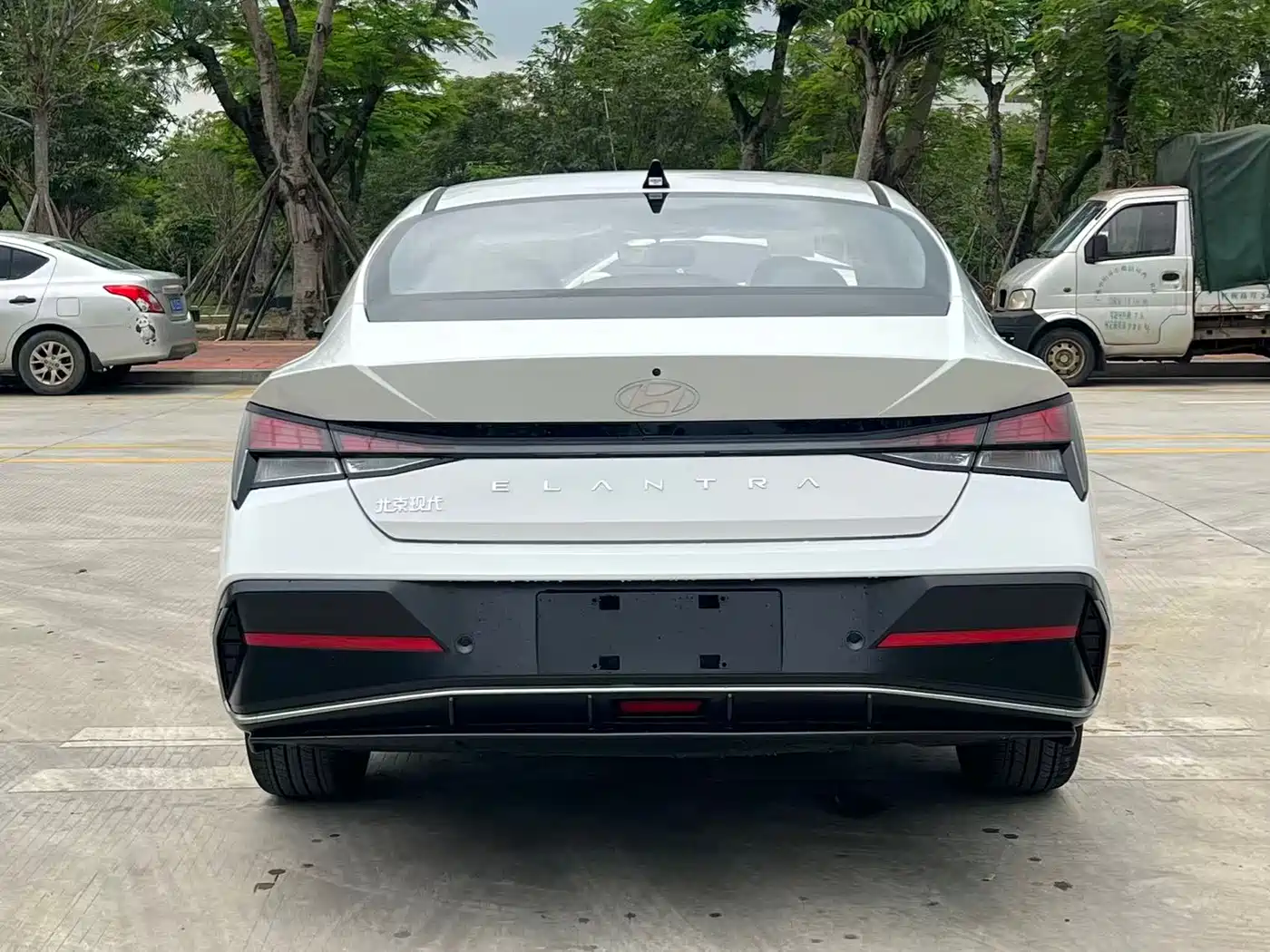 Hyundai Elantra 2023 1.5L CVT GLX Elite Edition фото 8