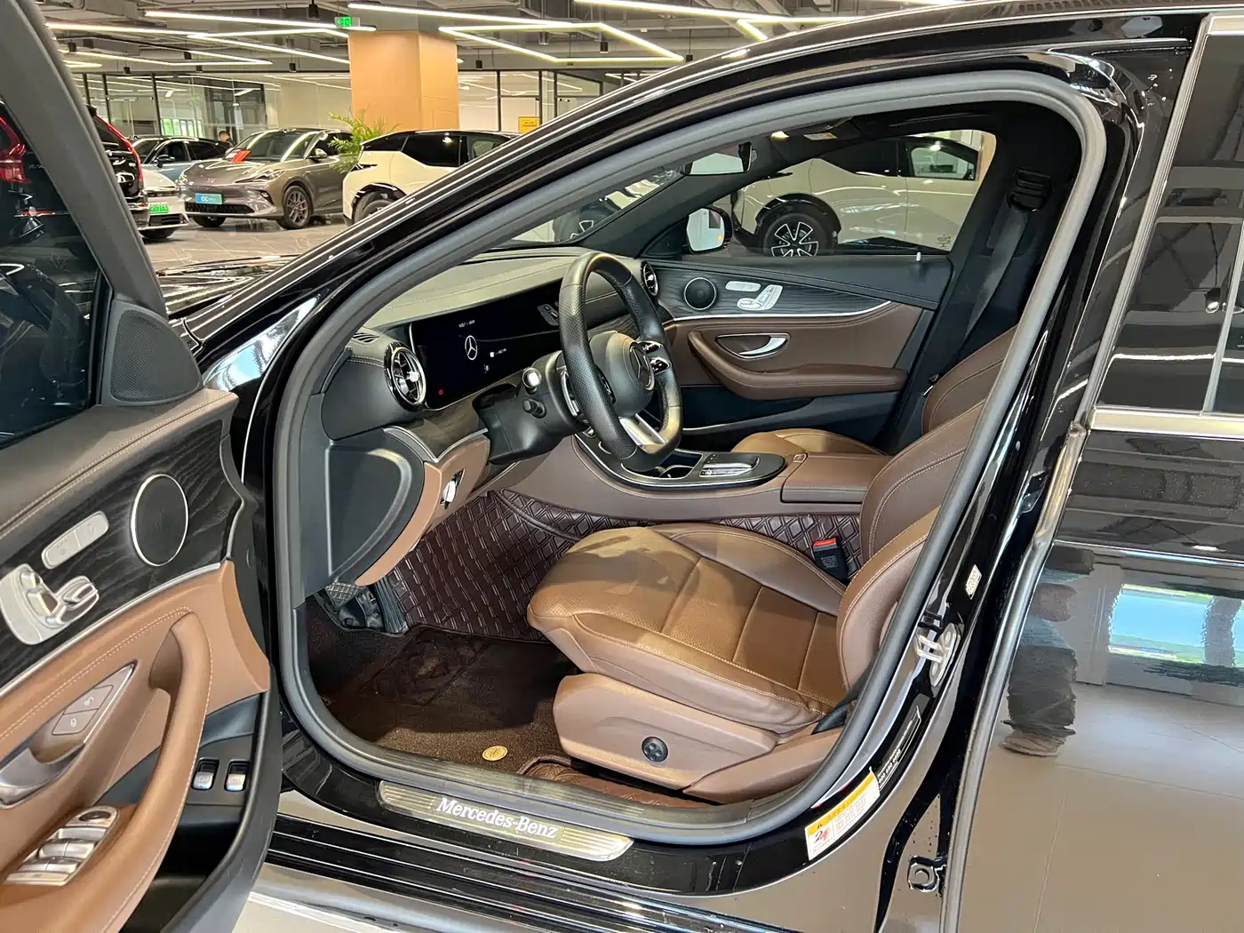 Mercedes-Benz E-Class New Energy 2023 E 350 e L Plug-in Hybrid Sport Sedan фото 9