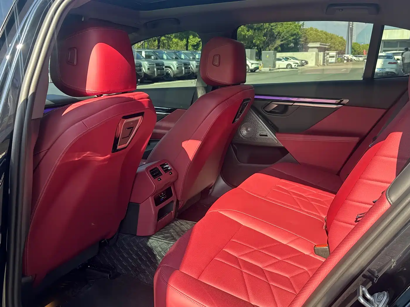 BMW 5 Series 2024 530Li Leading M Sport Package фото 10