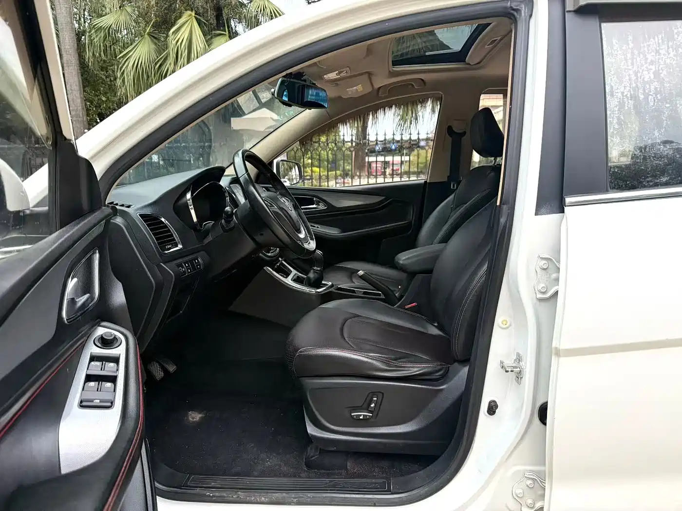 Baojun 560 2016 2015 1.8L Manual Luxury
