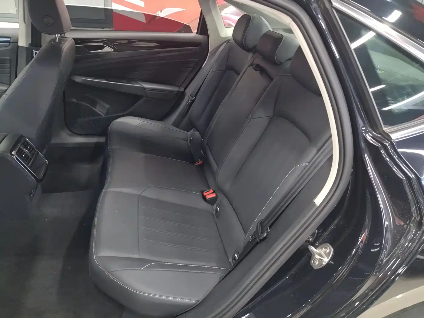 Volkswagen Passat 2024 280TSI Business Edition фото 7