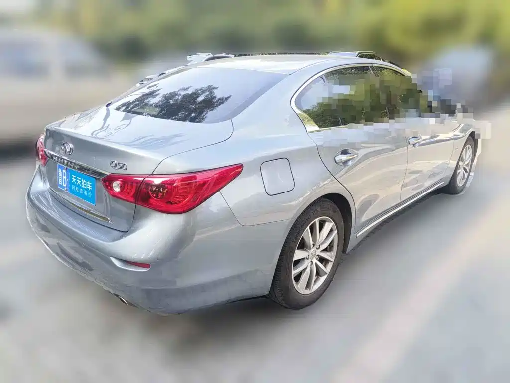 Photo 5 - Infiniti Q50L