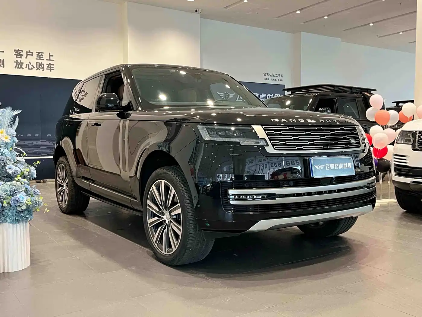 Land Rover Range Rover 2023 3.0 L6 360PS Golden Age Edition фото 3