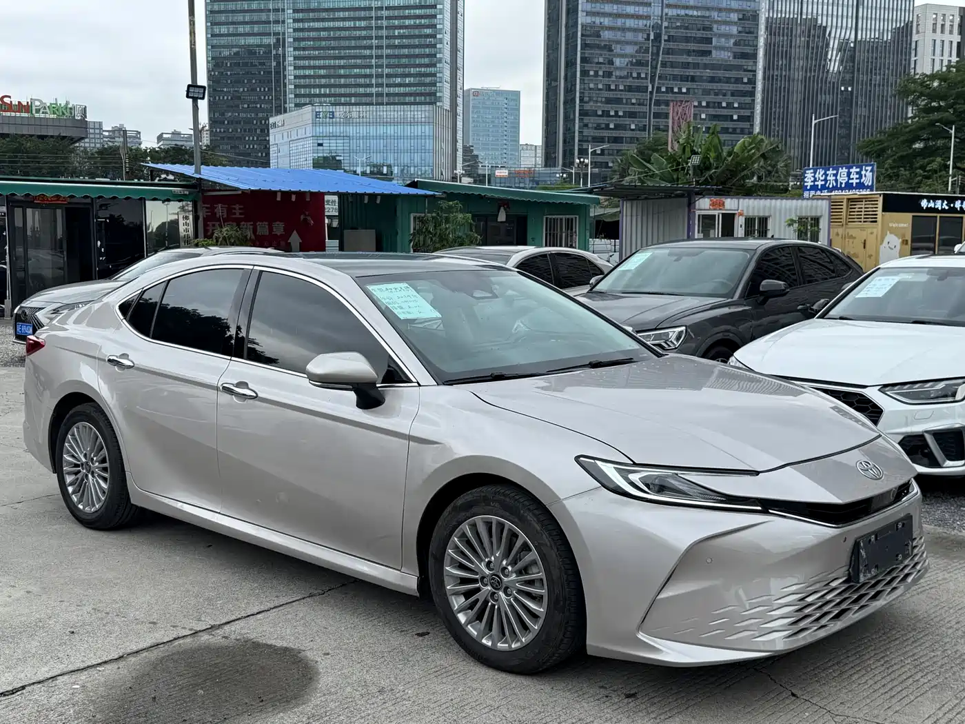 Toyota Camry 2024 Hybrid 2.0HE Elite Edition фото 6