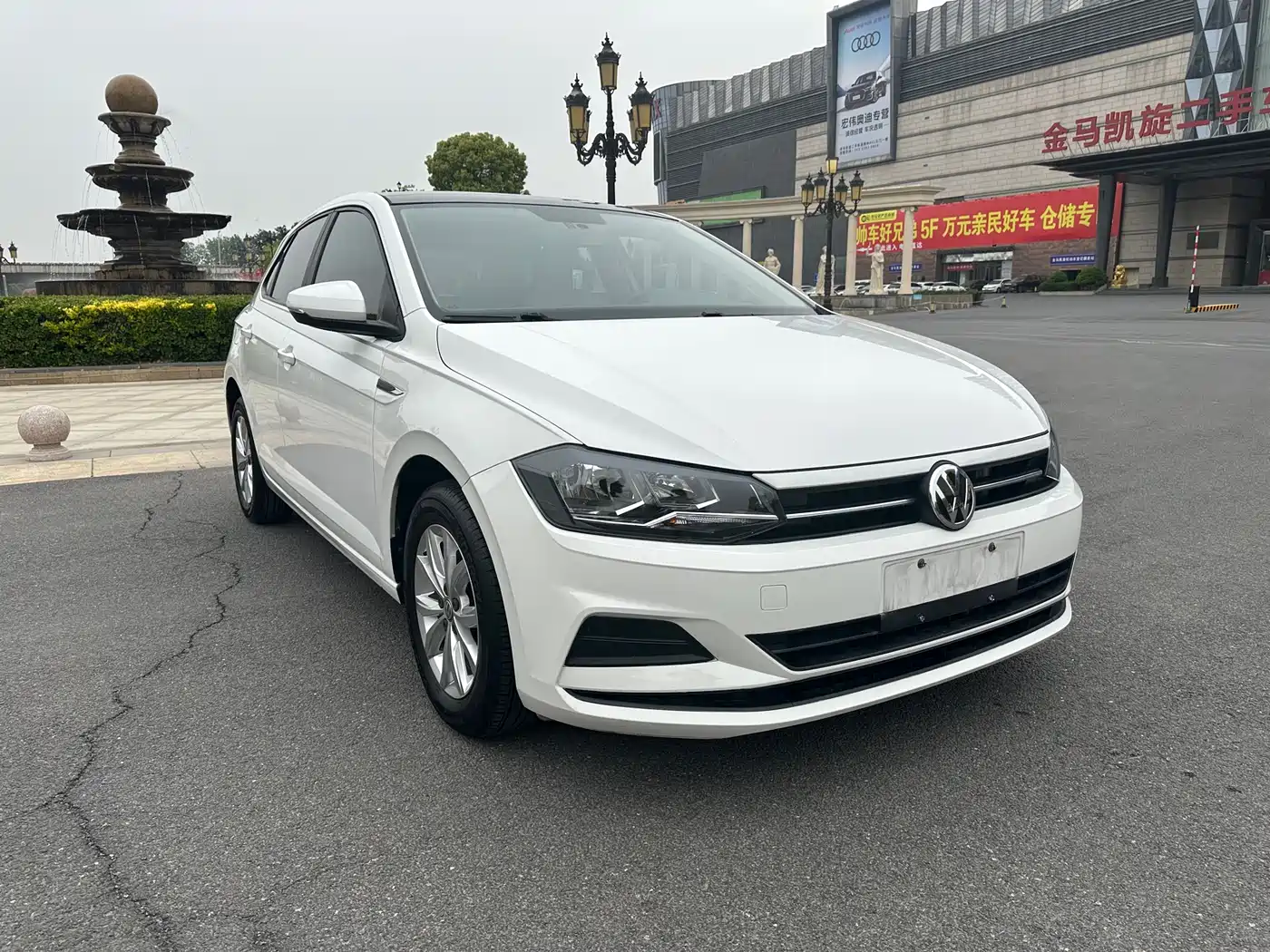 Volkswagen Polo 2019 Plus 1.5L Automatic Colorful Tech Edition фото 3