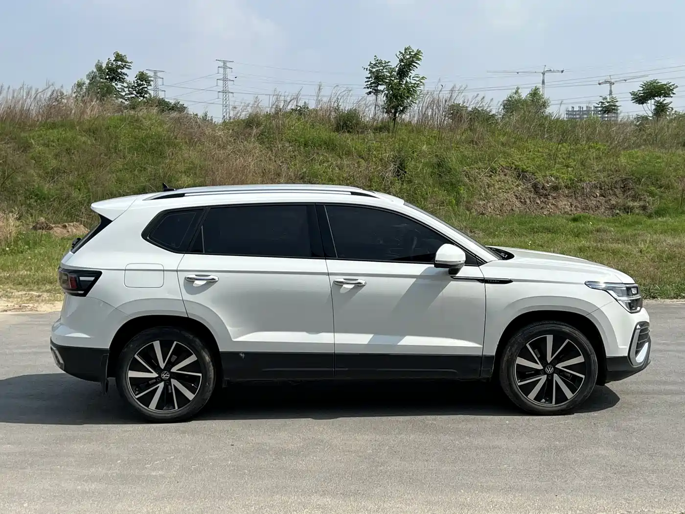Volkswagen Tharu 2023 300TSI 2WD Bright Moon Edition фото 5
