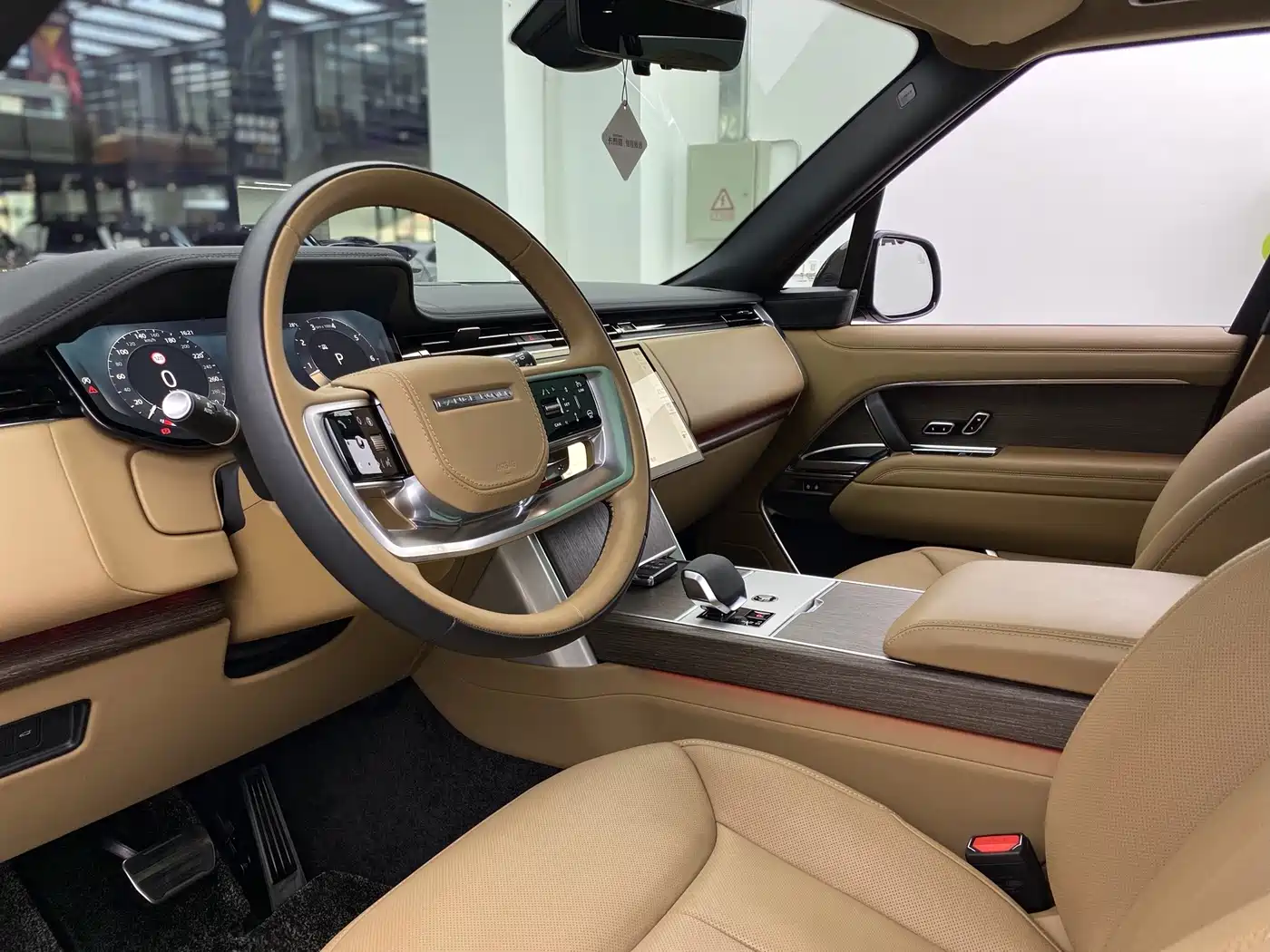 Land Rover Range Rover 2025 2025 3.0 L6 400PS Genesis Extended Wheelbase
