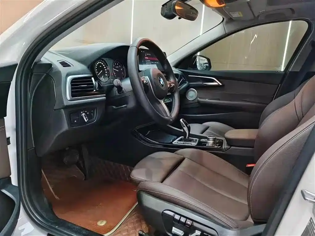BMW 1 Series 2021 120i M Sport Shadow Edition фото 5