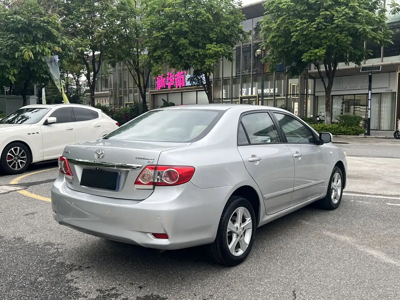 Toyota Corolla 2011 1.8L CVT GL-i фото 6