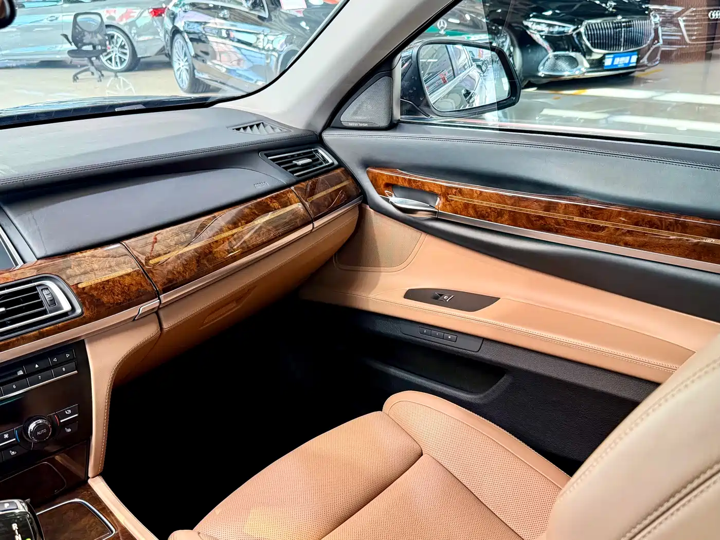BMW 7 Series 2013 Model 760Li фото 22