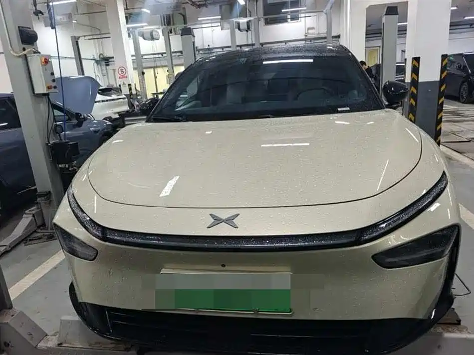 Фото 2 - XPeng P7+