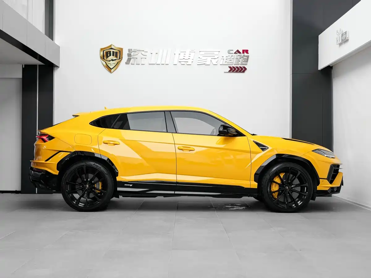 Фото 2 - Lamborghini Urus