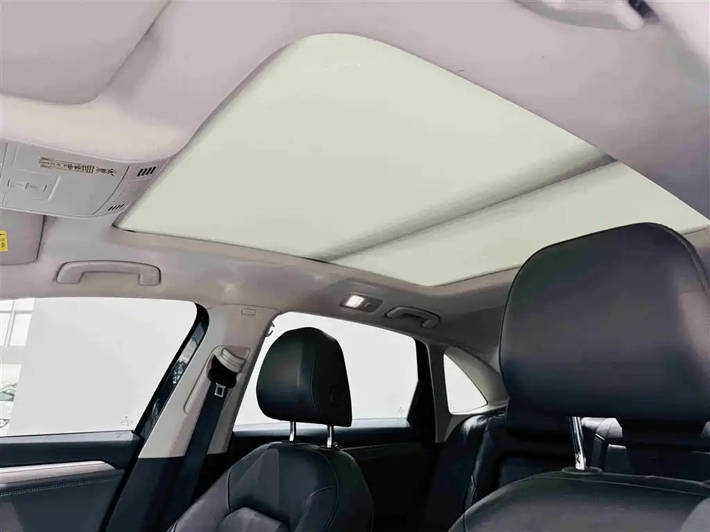 Volkswagen Sagitar 2021 280TSI DSG 30th Anniversary Edition фото 16