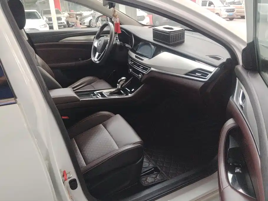 Фото 8 - Changan Eado