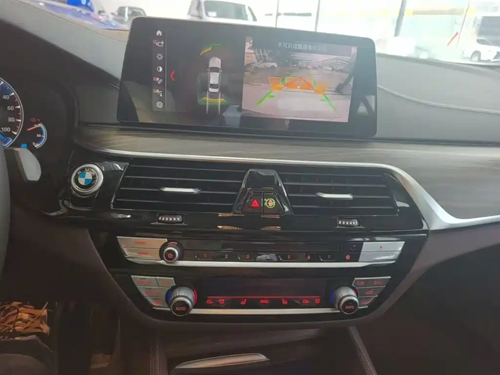 BMW 5 Series New Energy 2019 530Le Luxury Package фото 13
