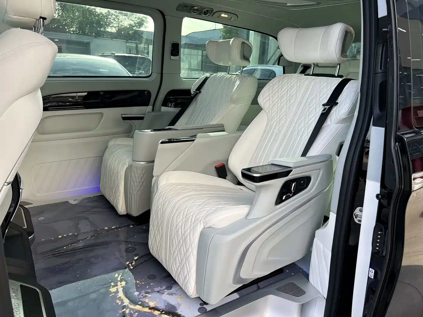 Mercedes-Benz Vito 2023 2.0T Business 7-Seater фото 6