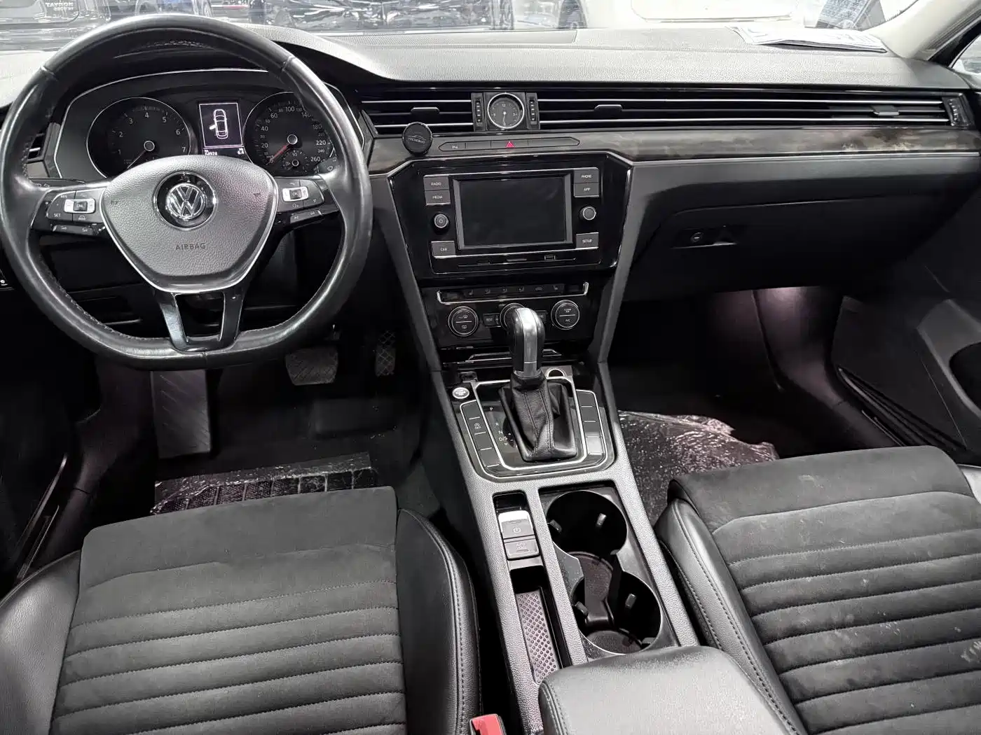Volkswagen Magotan 2018 330TSI DSG Luxury фото 18