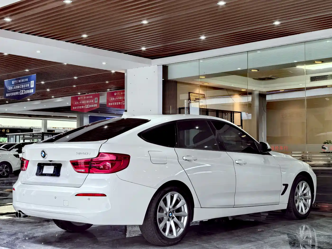 BMW 3 Series GT 2019 320i Fashion Model фото 20