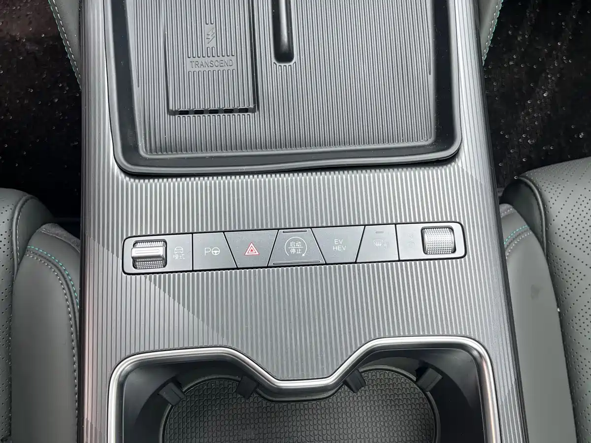 BYD Song L DM-i 2026 DM-i Smart Edition 130KM Superior фото 17