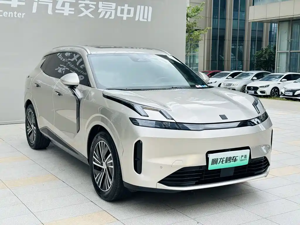 Lynk & Co 08 EM-P 2025 2025 120km Long Range Pro