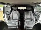 Фото 9 - Toyota Sienna