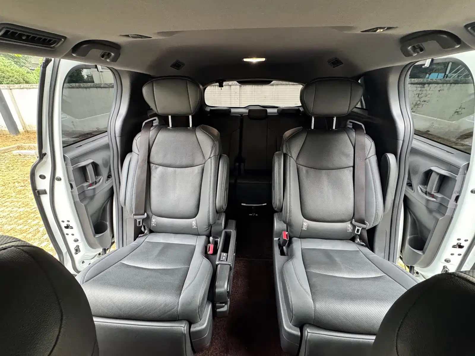 Фото 9 - Toyota Sienna