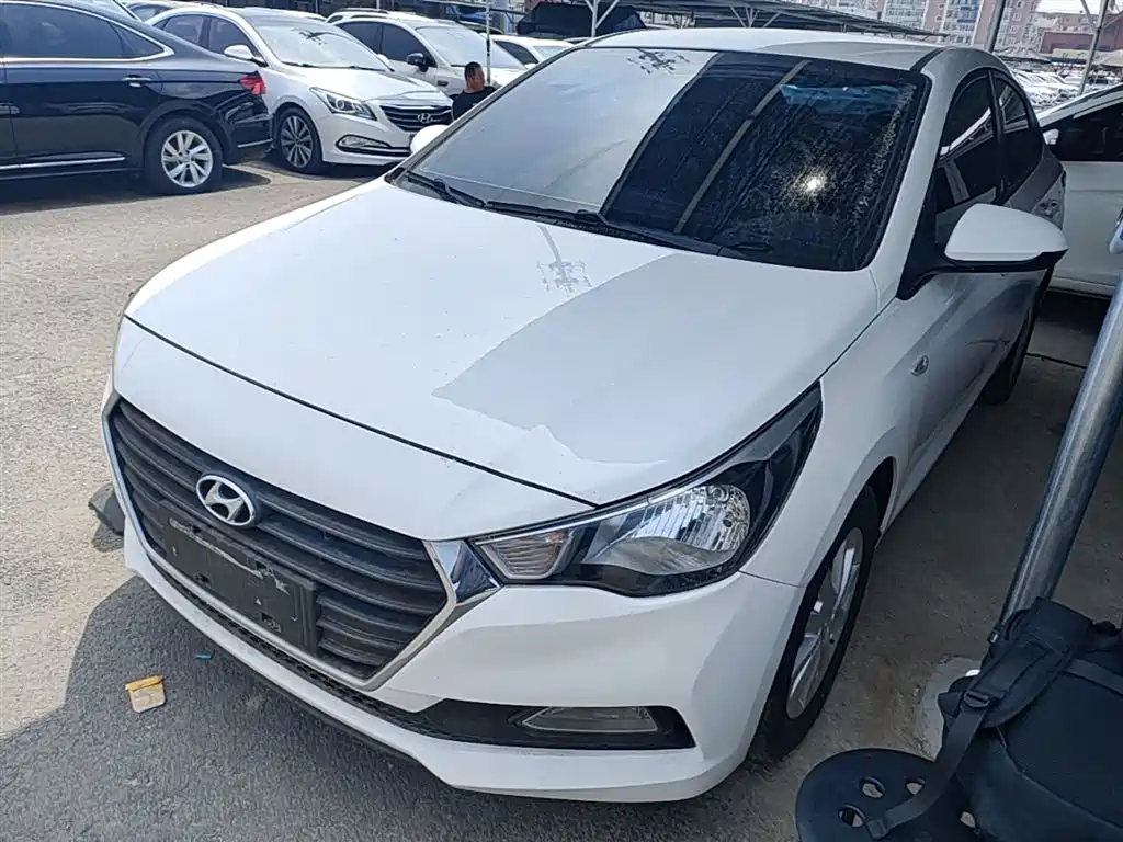 Hyundai Verna 2016 1.4L Manual Cool Edition GLS фото 2