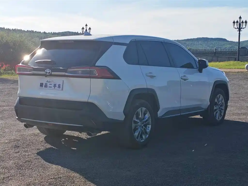Toyota Wildlander 2022 2.0L CVT 4WD Knight Edition фото 6