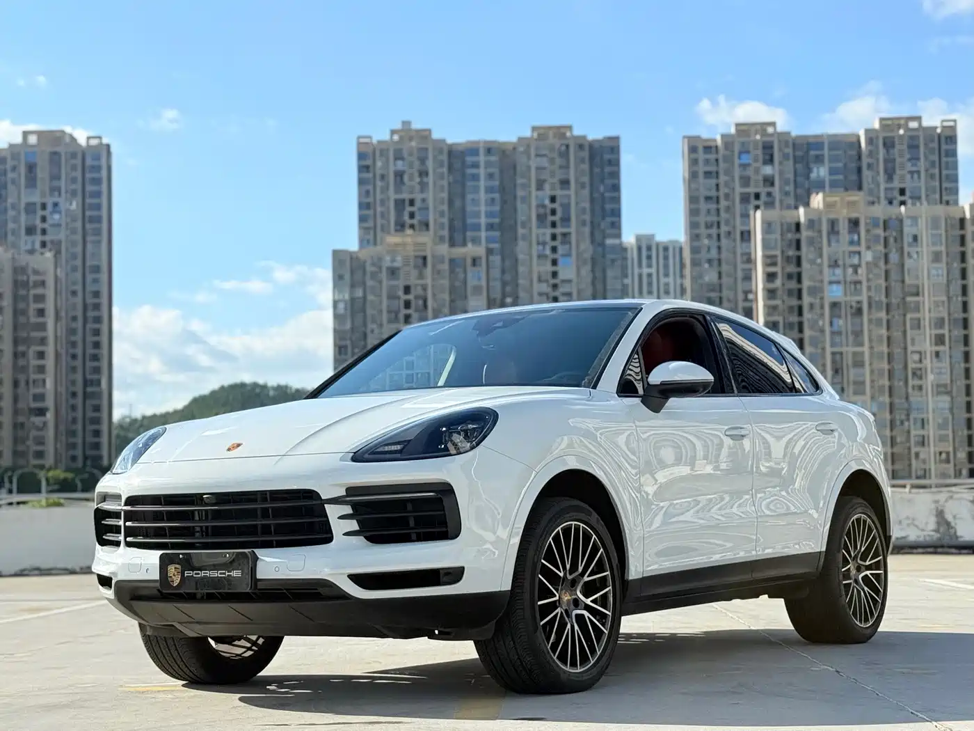 Photo 1 - Porsche Cayenne