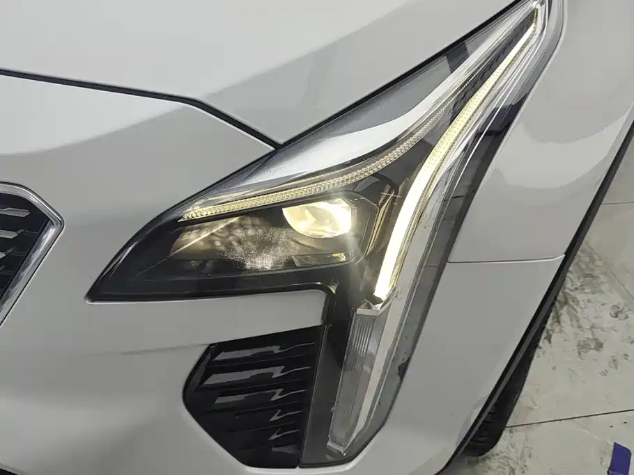 Cadillac XT4 2023 2022 28T FWD Style