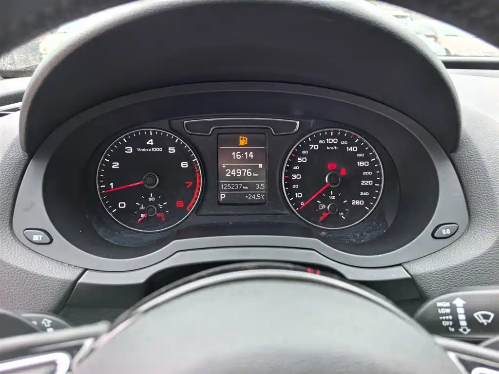 Audi Q3 2016 35 TFSI quattro All-Wheel Drive Fashion Edition фото 12