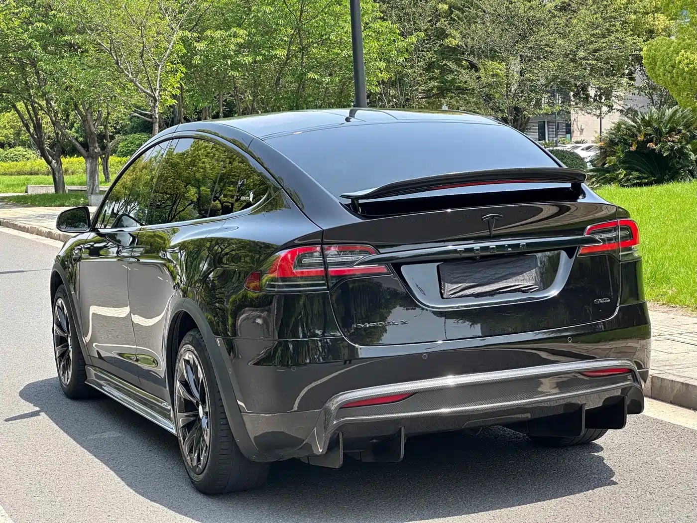 TESLA MODEL X