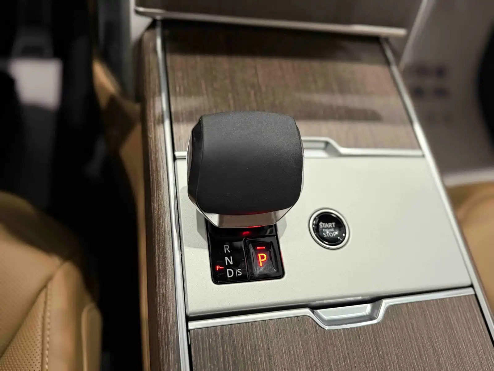 Photo 13 - Land Rover Range Rover