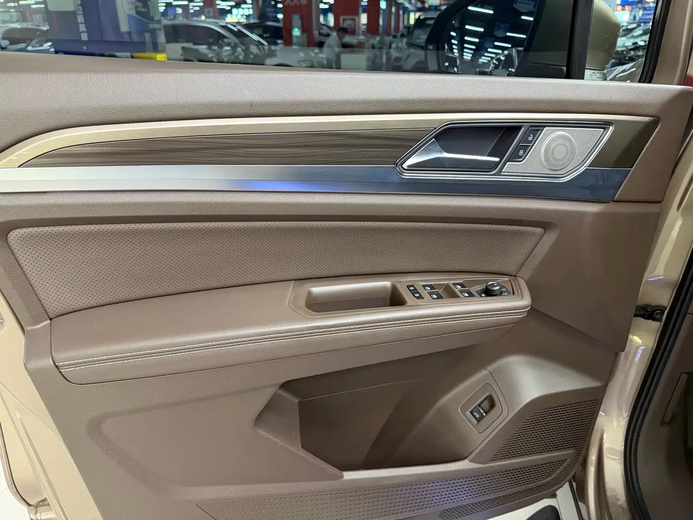 Volkswagen Viloran 2020 330TSI Luxury Edition фото 6