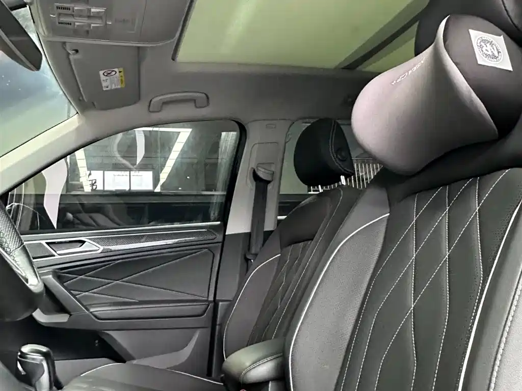 Volkswagen Tiguan L 2022 330TSI Automatic 2WD R-Line Flagship Edition фото 10