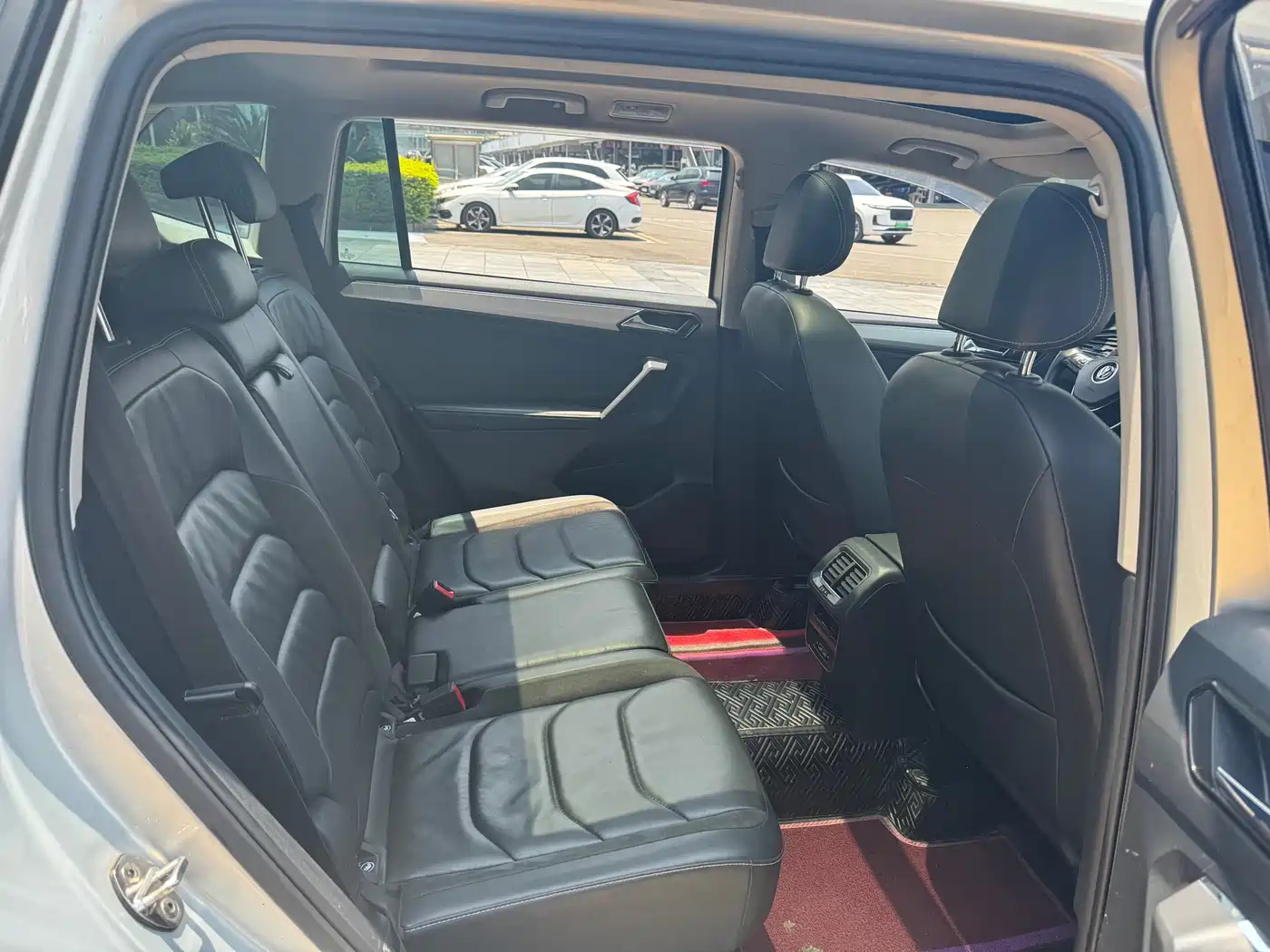Volkswagen Tiguan L 2018 Facelift 330TSI Automatic 2WD Luxury Edition фото 6