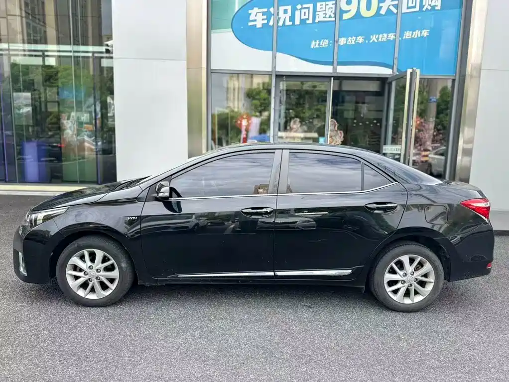 Фото 4 - Toyota Corolla