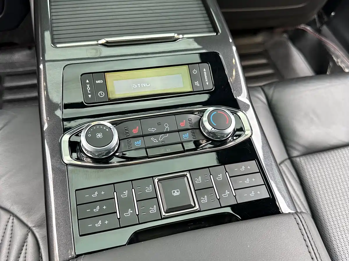 Фото 16 - Ford Taurus