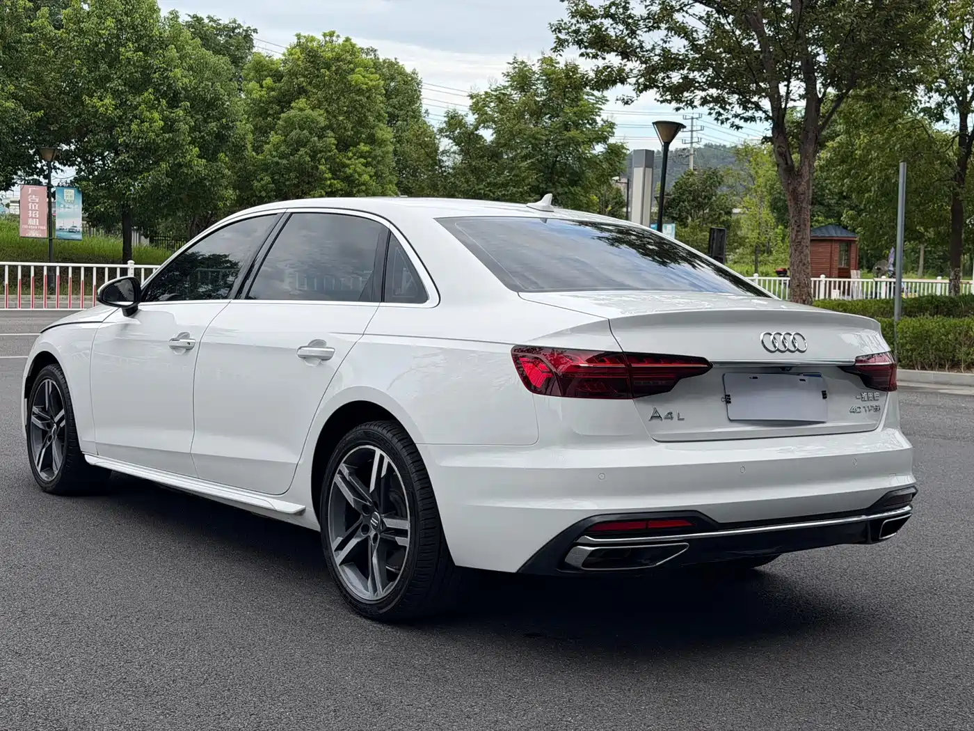 Photo 5 - Audi A4L