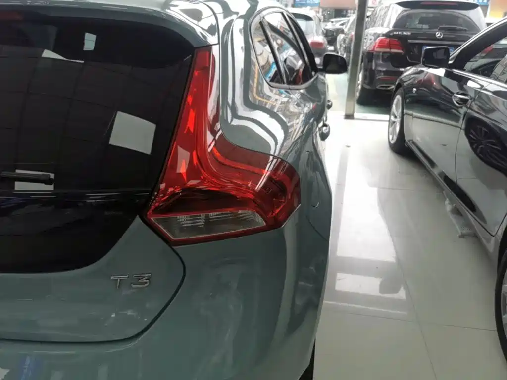 Фото 8 - Volvo V40