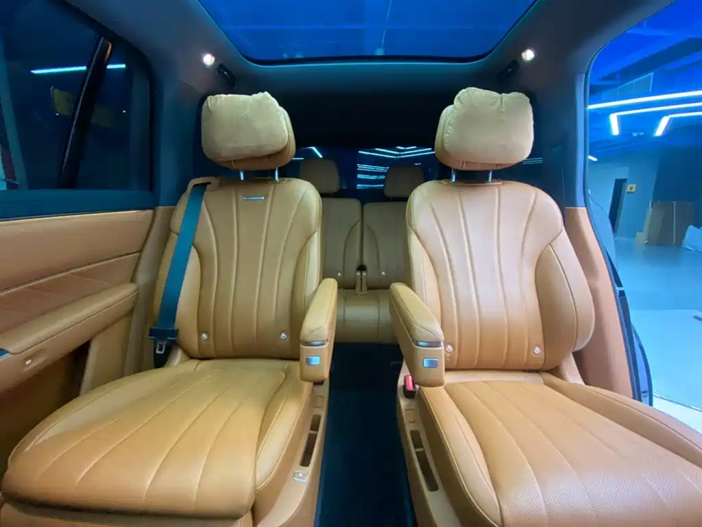 AITO Wenjie AITO M8 2025 Model Extended Range Max+ Edition 53.4kWh 6-Seater фото 24