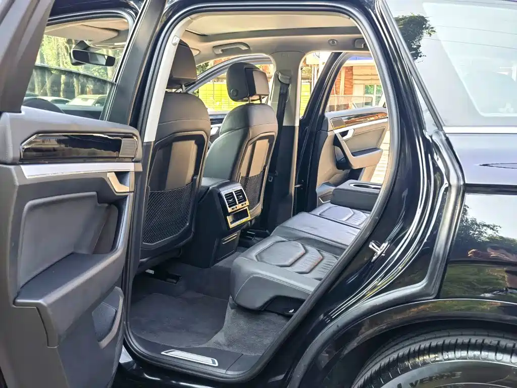 Фото 9 - Volkswagen Touareg