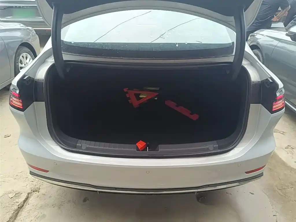 Geely Galaxy Galaxy A7 2025 EM-i 150km Premium Edition фото 19