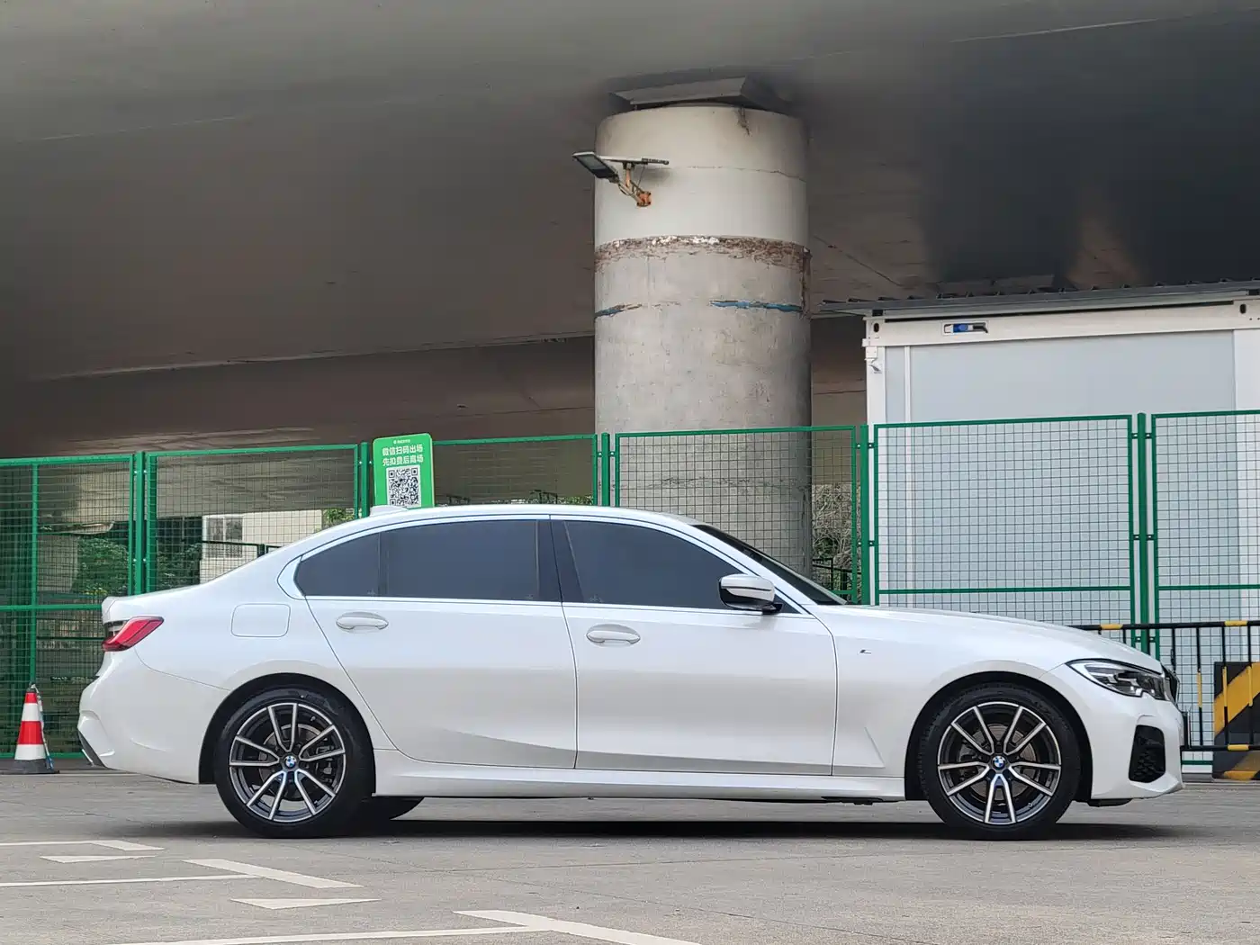 BMW 3-SERIES