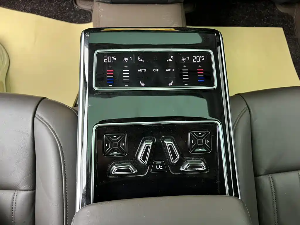 Photo 28 - Audi A8