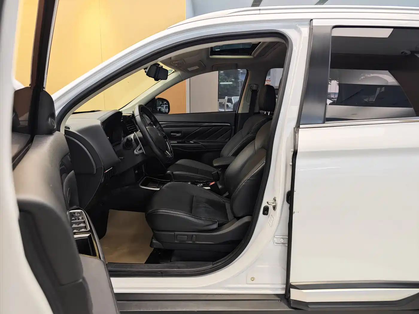 Mitsubishi Outlander 2019 2.4L 4WD Deluxe Edition 5-Seater China VI фото 14