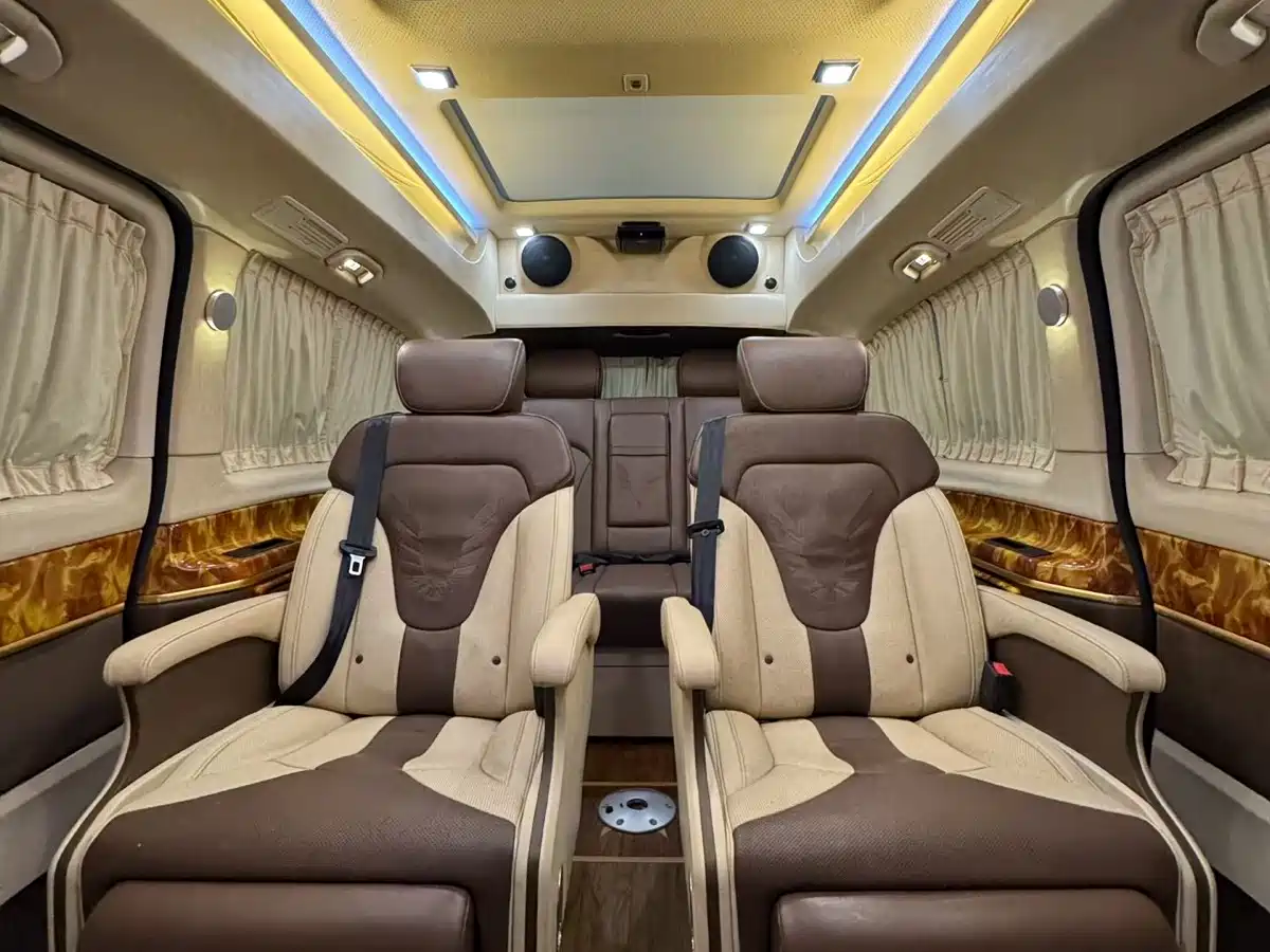 Mercedes-Benz V-Class 2017 Model V 260 L Premium Extended Edition фото 7